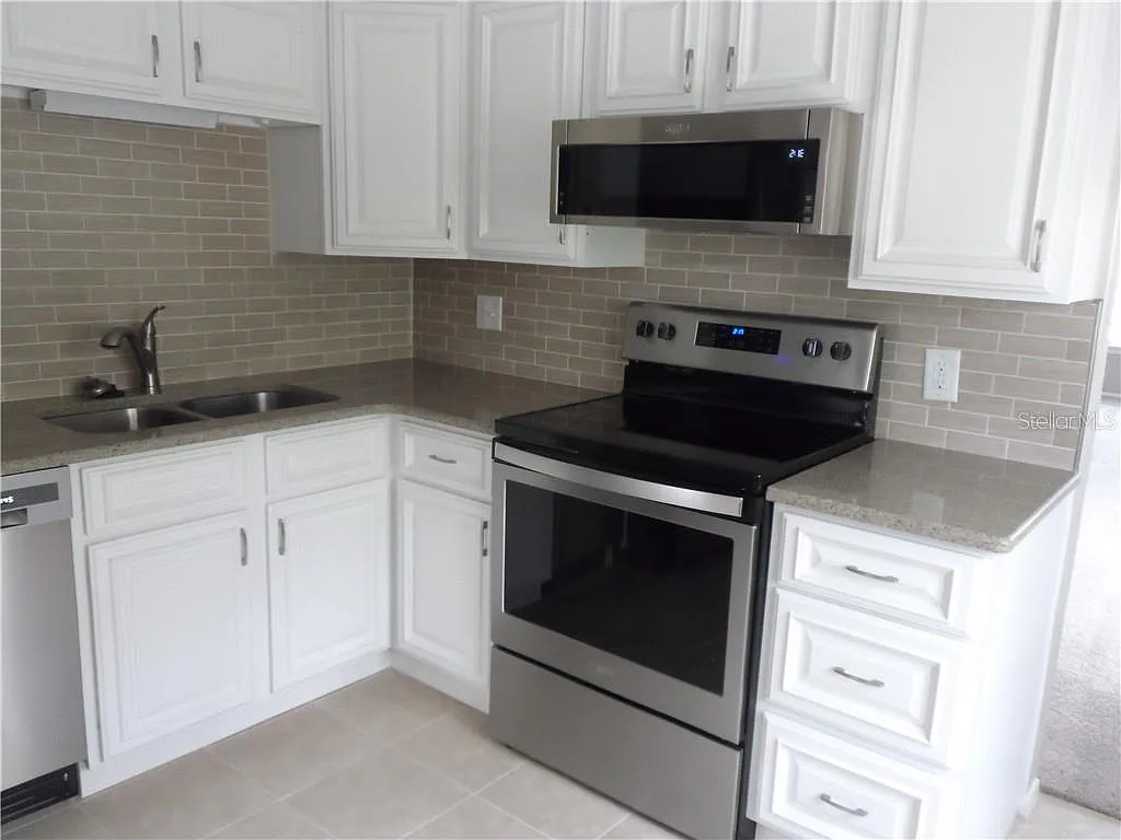 2 bed, 1100 sqft, $1,595 — Photo 3