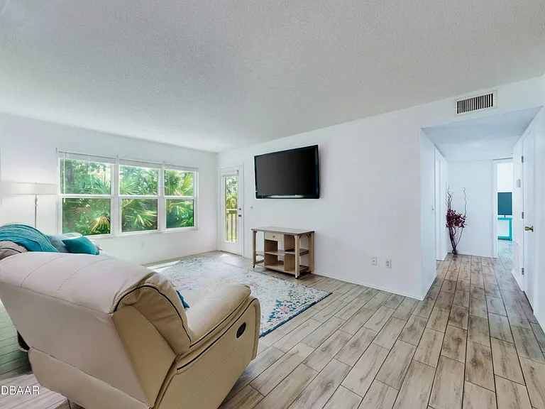 1401 S Palmetto Ave #302 — Photo 5