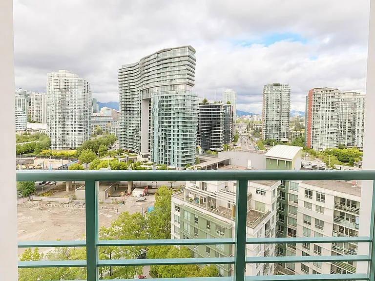1033 Marinaside Cres #1802 — Photo 11