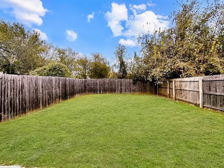 505 Claire Ct #507 — Photo 7