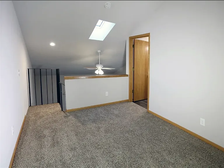 Summit Hill Apartments — Photo 10