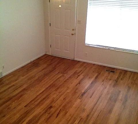 4th image of 2105 E Claybourne Ave