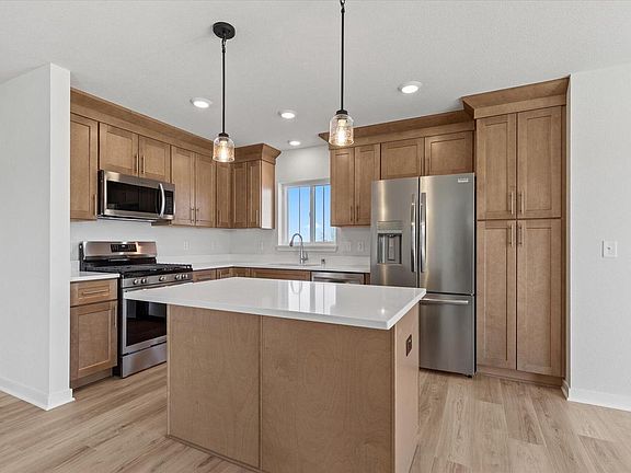 2nd image of 609 Belmont DRIVE