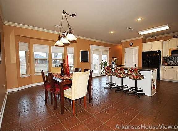 5th image of 40 Northlake Dr