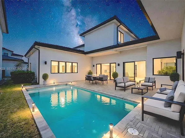 5718 Ashwood Cir W, Hollywood, FL 33312