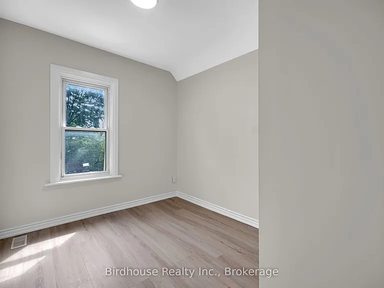 108 Lindsay St S #C — Photo 7