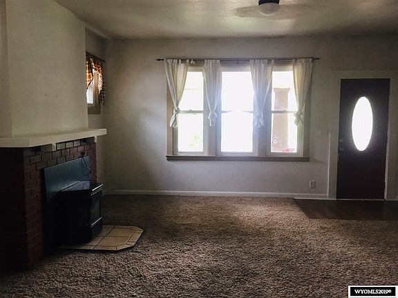 5th image of 636 Park St