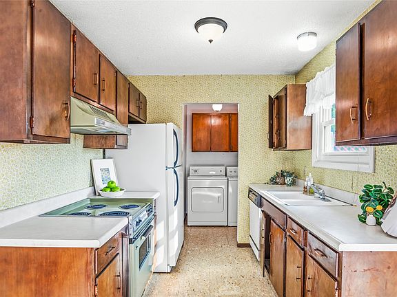 4th image of 128 Wedgewood Ln
