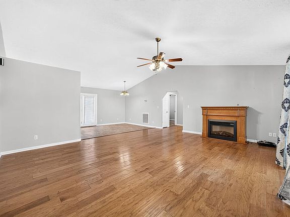 4th image of 111 Clearwater Sq