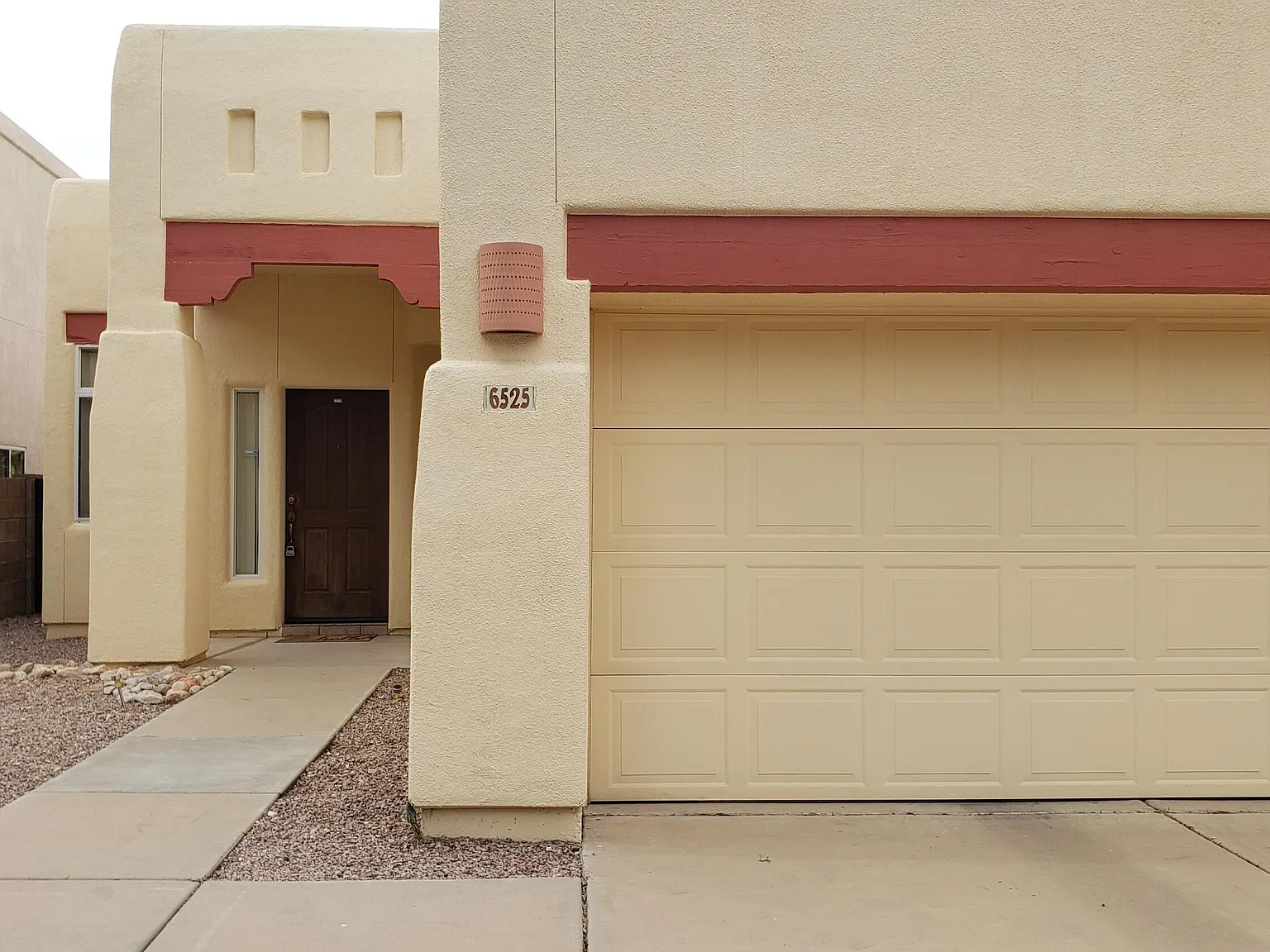 3 bed, 2.0 bath, 1850 sqft, $2,800 — Photo 2