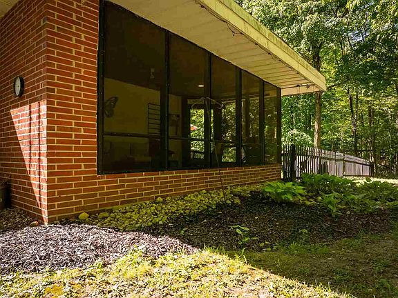 5th image of 679 Jones Rd