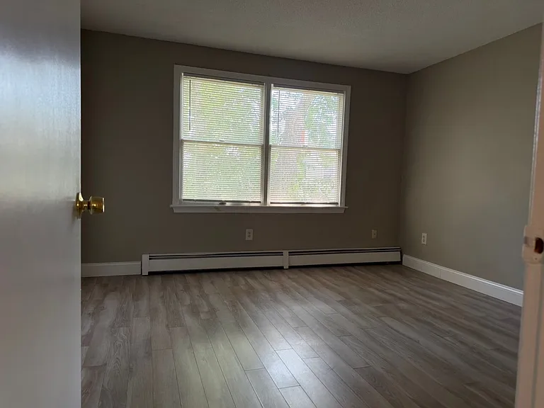 472 S Main St — Photo 16