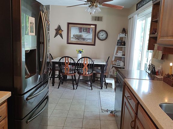 5th image of 1056 E Brookview Ln