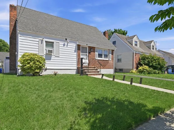 105 N Montague Street, Valley Stream, NY 11580