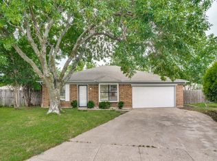 6400 Twin Spruce Ct, Arlington, TX 76018