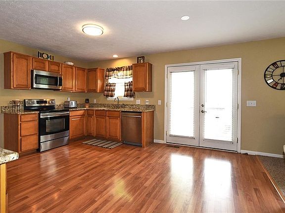 4th image of 6532 Oxford Dr