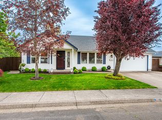 10 Davis Pl, Cottage Grove, OR 97424