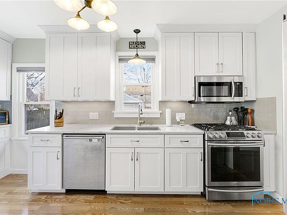 3rd image of 3416 Mapleway Dr