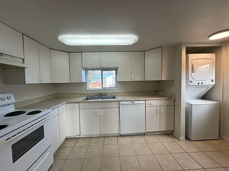 809 Willard Ave — Photo 4