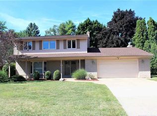 18663 Devisscher Dr, Clinton Township, MI 48036