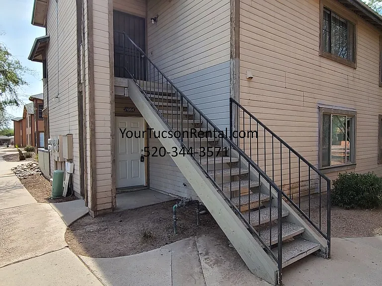 1664 W Park Wood Ln — Photo 2