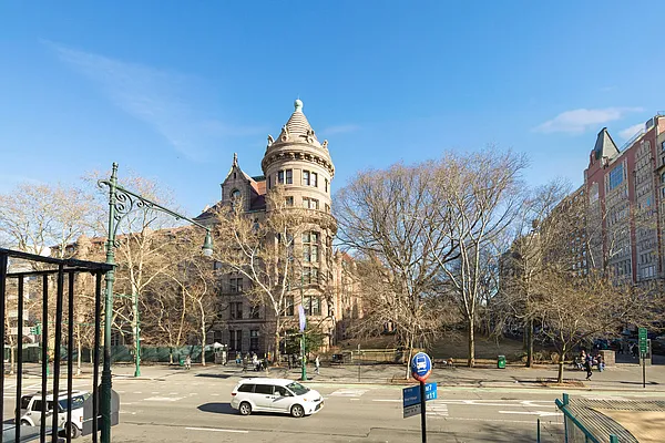 Rented by Compass | media 11