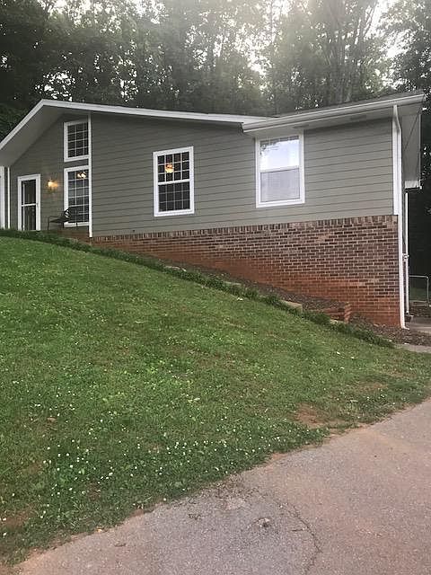 1st image of 5041 Lloyd Ln Unit 17