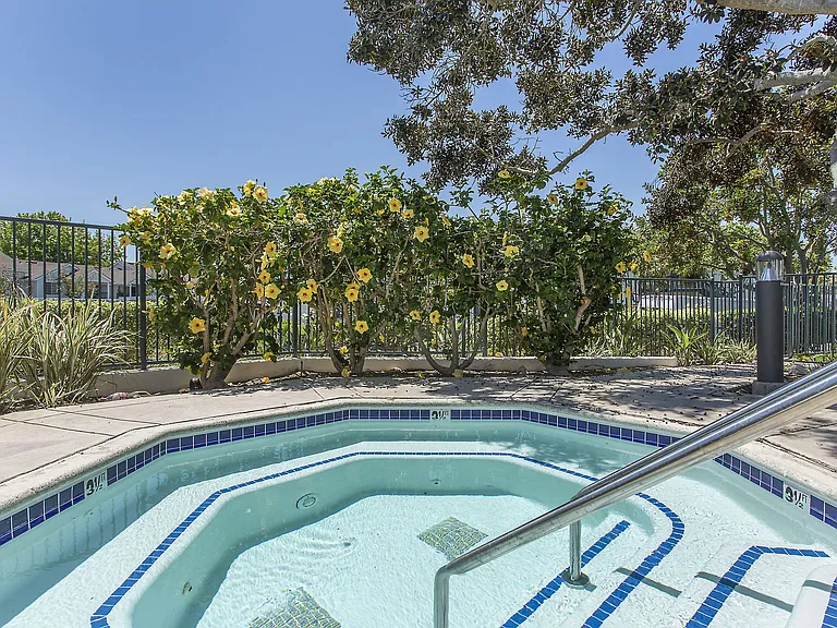 IMT Sorrento Valley — Photo 13