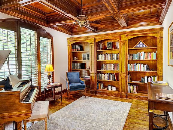 5th image of 1401 Luckenbach Dr