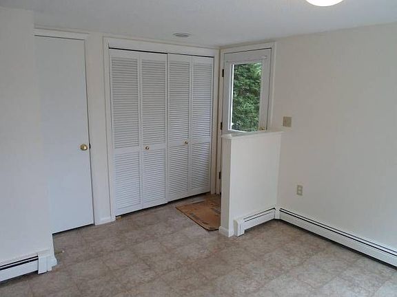 Side entrance to kitchen