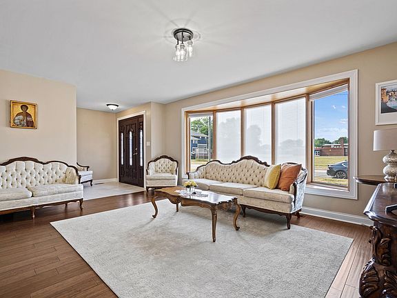 3rd image of 8821 Congress Park Ave
