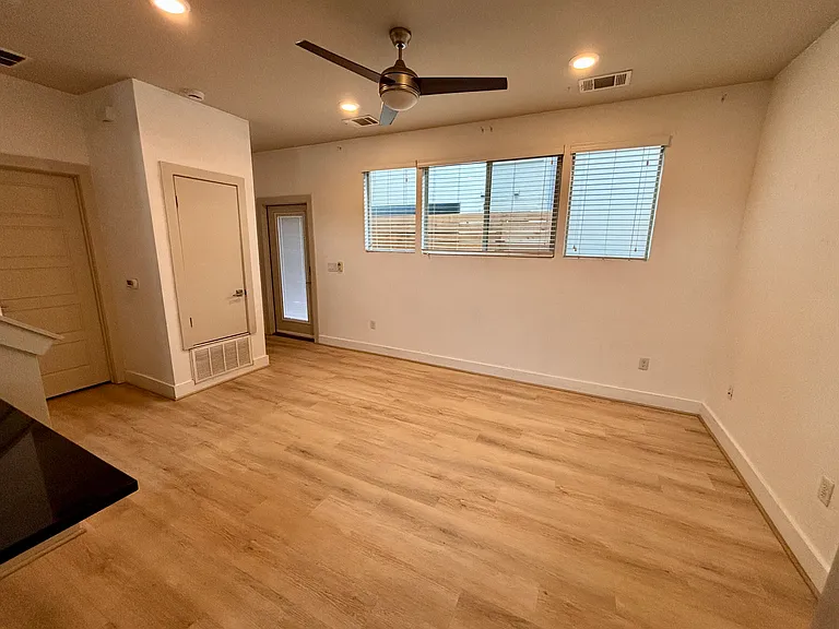 1139 Gunter St #B — Photo 9