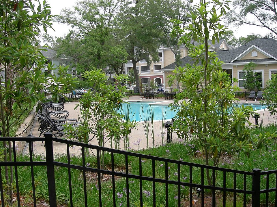 Bucksley Ln Pool