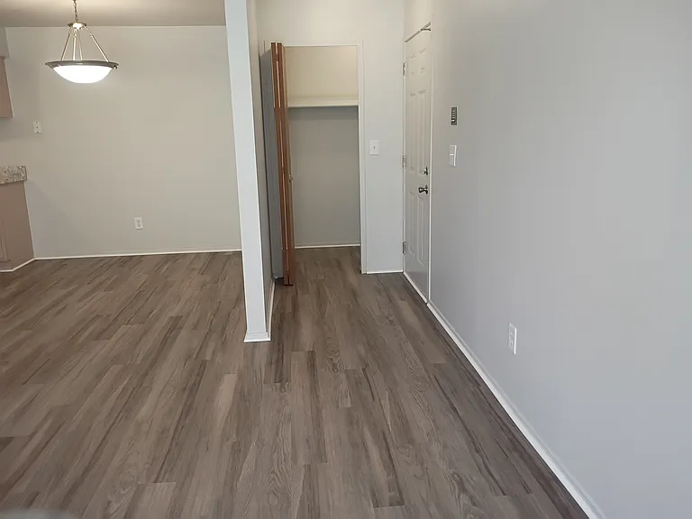Prentiss Pointe Apartments — Photo 122