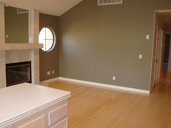 5th image of 1860 Missouri St Unit 4