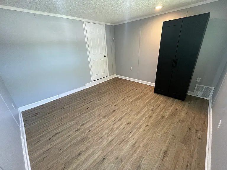 7246 Tracy Ave — Photo 10