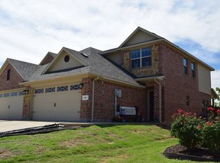 4909-4911 Villas Dr, Sanger, TX 76266