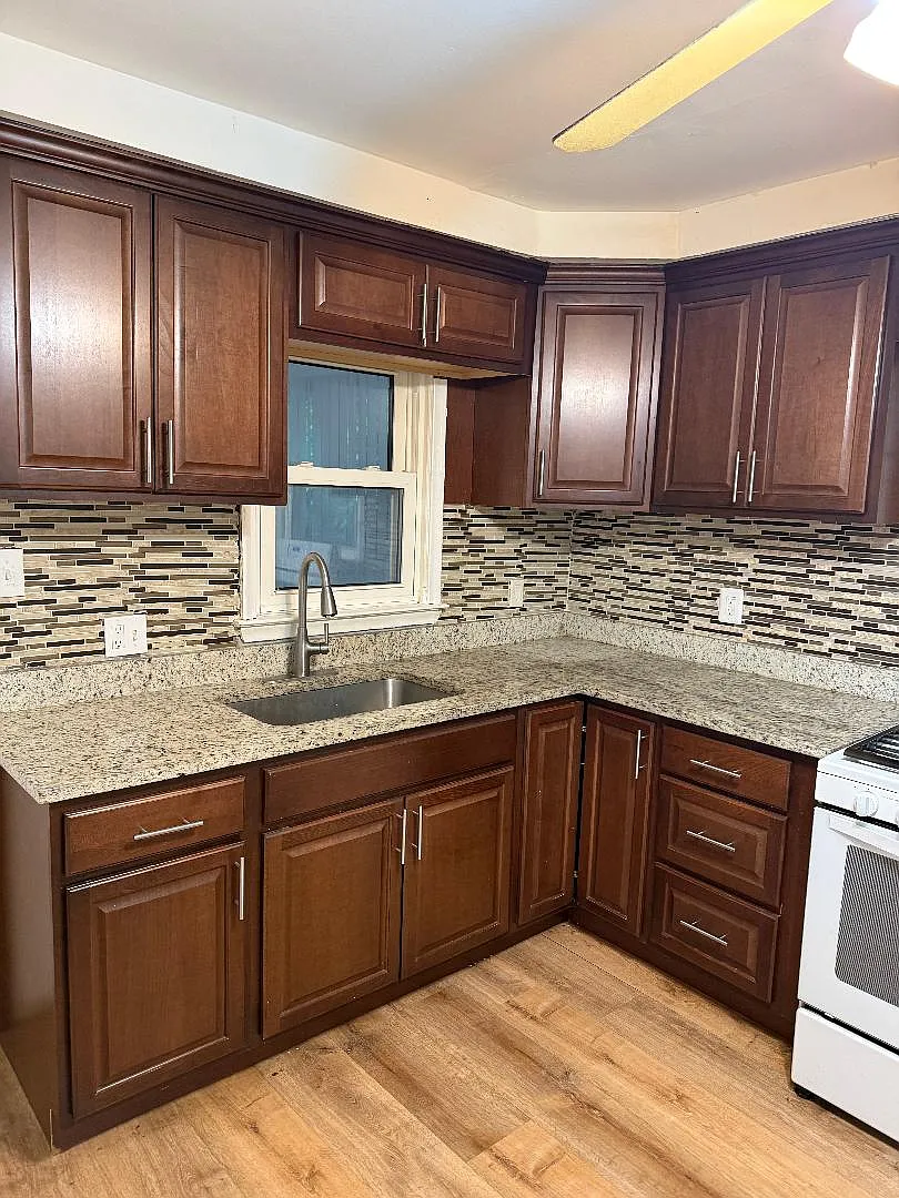 3 bed, 952 sqft, $1,400 — Photo 3