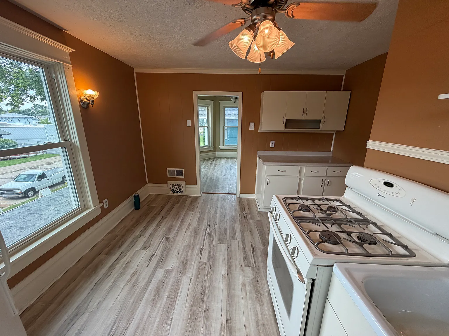 2 bed, 850 sqft, $825 — Photo 3