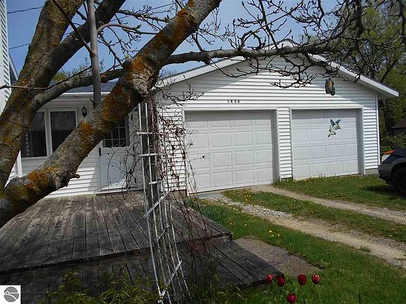 3rd image of 1456 Sheldon Rd