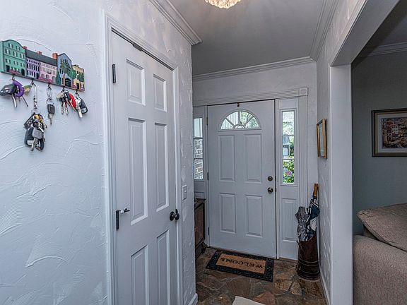 5th image of 103 Lakeview Dr