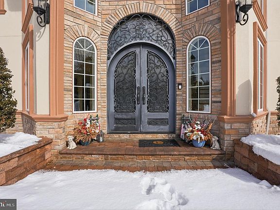 2nd image of 1066 Washington Crossing Rd