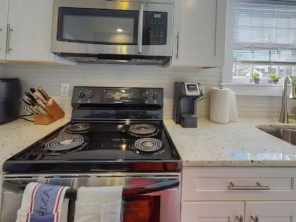 3rd image of 805 Mosby St
