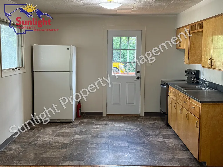 301 1/2 Woodland Ave — Photo 6