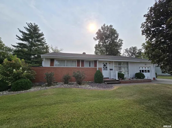 10 Park Ln, Centralia, IL 62801