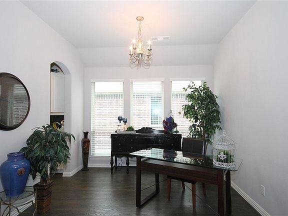 4th image of 5621 Datewood Ln