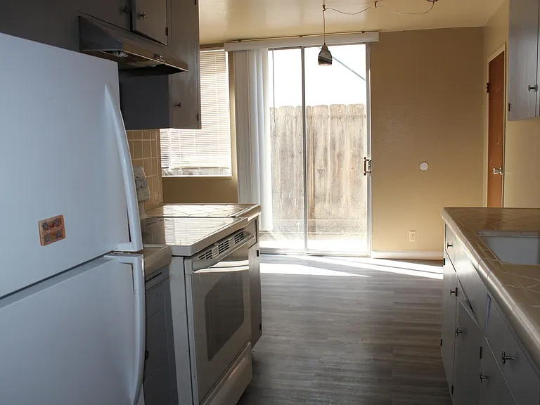 248 W Knoles Way — Photo 26
