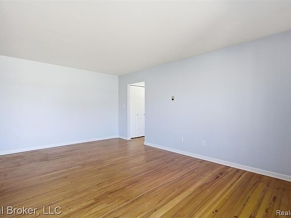 4th image of 4840 Briarwood Ave #C2