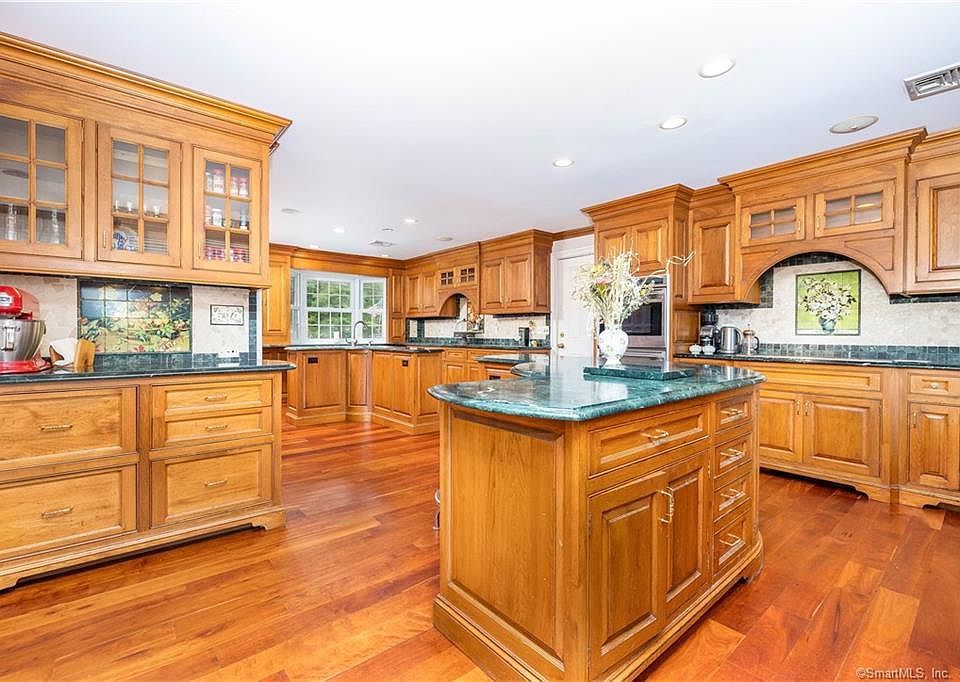 15 Sand Hill Rd, Weatogue, CT 06089 MLS 170526468 Zillow