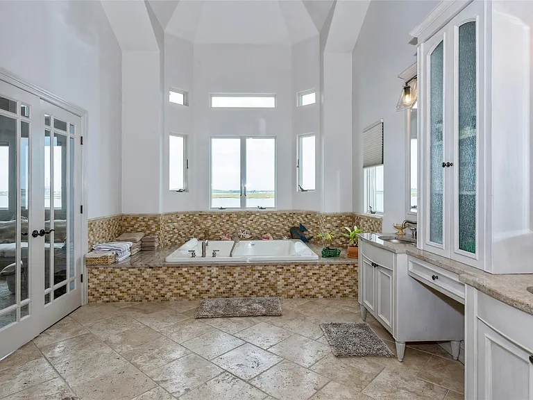 319 Harbor Dr — Photo 19